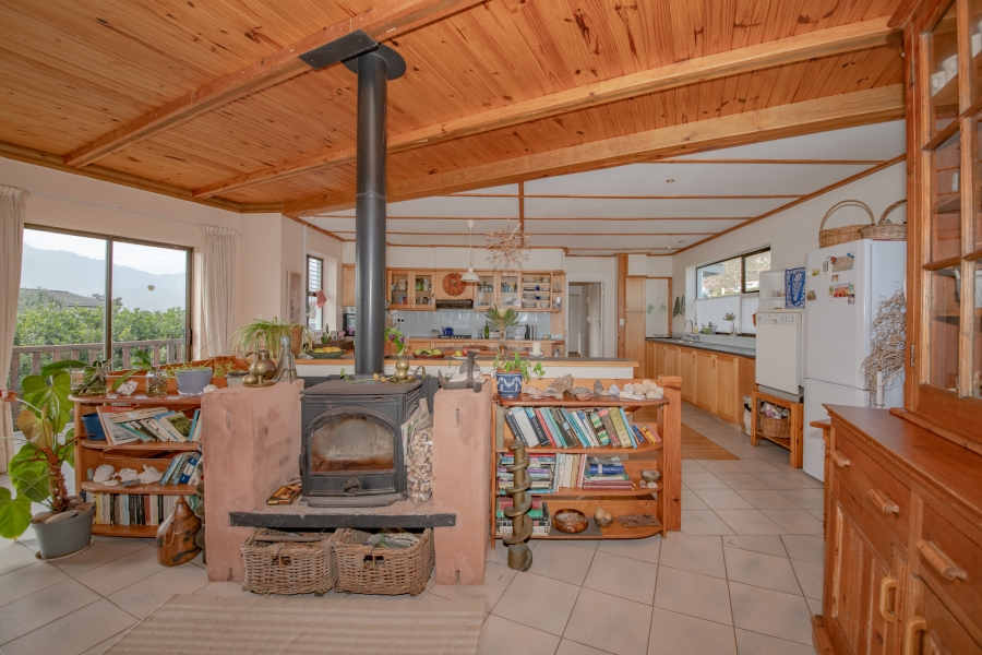 6 Bedroom Property for Sale in Pringle Bay Western Cape